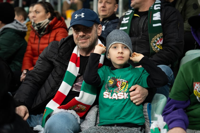 Kibice na meczu Śląska z Widzewem (2 marca 2024) na Tarczyński Arenie